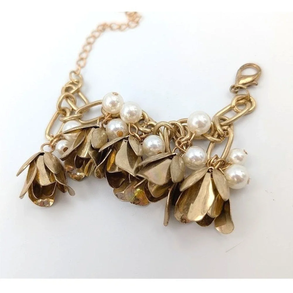 Vintage Gold Tone Bell Flower 3D Charm Bracelet Faux Pearl Chunky Link Botanical